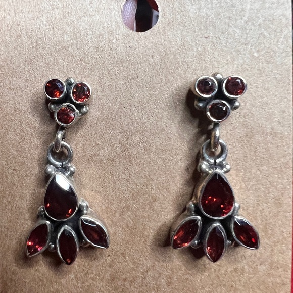Artisan Garrnet and sterling silver .925 Dangle earrings - Picture 2 of 3